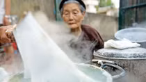 Bánh cuốn, sơn nước, và…