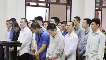 Chuyển lậu hàng trăm ôtô qua biên giới