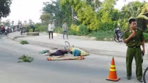 Ôtô cán chết thiếu phụ bán trà đá rồi bỏ trốn