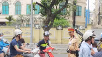 Gia tăng vi phạm giao thông mùa nắng nóng