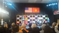 Tổng thống Obama gặp gỡ hơn 100 doanh nghiệp tại TPHCM