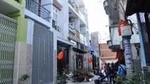 Khóa cửa rồi truy hô khi thấy cha đâm mẹ tử vong
