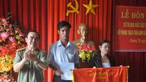 Tặng Cờ thi đua cho phường 7, TP.Vị Thanh (Hậu Giang)