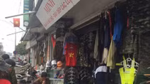 Phát hiện nhiều quân tư trang bày bán trái phép ở Hà Nội 
