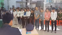 Đưa ra xét xử 10 kẻ xông vào Ủy ban phường chém người 