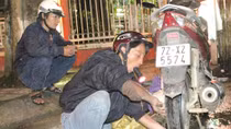 Xúc động chuyện nam thanh niên nhiều năm nhận vá săm miễn phí