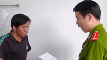 Nhậu xong đuổi theo xe khách ném đá 