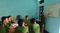 Những bước chân "tầm nã" không mệt mỏi