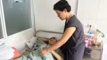Nỗi đau của "hoa hậu thể thao" đá cầu thế giới