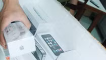 Cửa hàng điện thoại 'nhập lậu' số lượng khủng Iphone 6S