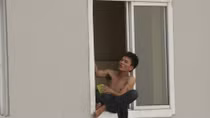 Kẻ ngáo đá và ảo giác bị "hàng trăm sát thủ truy đuổi"