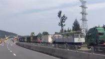 Người dân quá khích chặn quốc lộ 1A là trái pháp luật