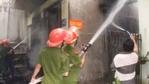 Kịp thời dập tắt đám cháy nhà dân ở phố núi