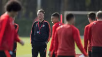 Man Utd và Van Gaal: Cuộc tình đau khổ của gã bảo thủ 