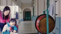 Xót xa bé gái một mình bơ vơ 