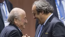 Chủ tịch FIFA Sepp Blatter và Chủ tịch UEFA Michel Platini phải đối mặt với án phạt như thế nào? 