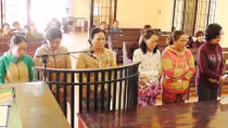 7 ‘quý bà’ bị phạt tù vì tội đánh bạc