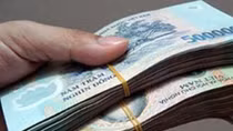 Khen thưởng thanh niên 18 lần nhặt được của rơi trả lại người mất