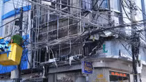 Cháy khách sạn lúc rạng sáng, khách thuê phòng hoảng hốt tháo chạy