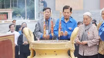 Thế hệ trẻ ở ‘R’ đón nhận danh hiệu Anh hùng LLVTND 