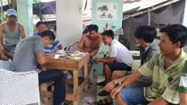 Bắt 5 đối tượng đánh bài ăn tiền