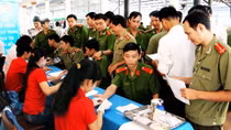 Tuổi trẻ Công an Vĩnh Long hiến máu nhân đạo