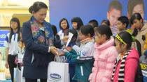 Trao sữa cho trẻ em nhiễm chất độc da cam