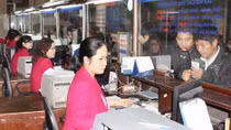 Mua vé qua "cò", có thể không được lên tàu
