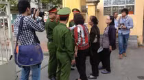 Gắn trách nhiệm với tình người