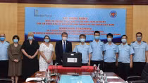 Hải quan Việt Nam nhận 4 máy quang phổ phát hiện hoá chất