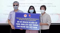 Trao 3.000 Cây gậy trắng tặng Mạng lưới Người khiếm thị Việt Nam