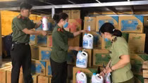 Phát hiện cơ sở sản xuất nước giặt giả mạo nhãn hiệu 