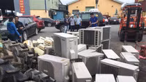 Phát hiện container chứa nhiều hàng cấm nhập khẩu