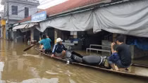 Nước lũ lại nhấn chìm nhiều tuyến phố cố đô Huế, 6.500 nhà dân bị ngập