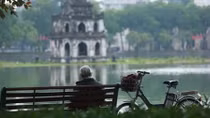 Hà Nội thanh bình trong sáng mồng 1 Tết