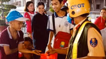 Ấm áp “Chuyến xe yêu thương” của Công an Long Xuyên trong đêm Noel