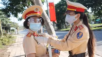 Những "bông hồng vàng" tham gia tuyến đầu chống dịch