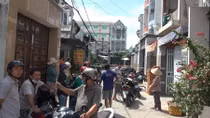 Người đàn ông bị đâm chạy vào nhà dân gục xuống tử vong