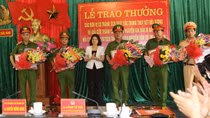 Trao thưởng các đơn vị giải cứu thành công cháu bé 2 tuổi bị bắt cóc