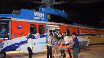 Trực thăng cấp cứu đưa 2 quân nhân từ Trường Sa về đất liền 