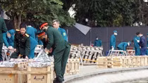 Cận cảnh trận địa pháo hoa bên Hồ Gươm chào năm mới 2021