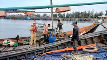 Sát cánh cùng người dân phòng chống bão số 9