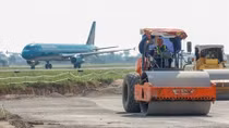 Đại công trường trên đường băng sân bay quốc tế Nội Bài