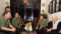 Bộ trưởng Tô Lâm thăm các đồng chí Công an lão thành cách mạng