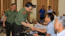 Bộ trưởng Tô Lâm thăm Trung tâm điều dưỡng thương binh Thuận Thành