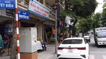 Đỗ xe theo kiểu “thách thức” pháp luật