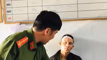 Khởi tố đối tượng dùng súng bắn trả Công an