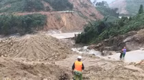 Băng rừng vượt lũ đưa thi thể Đại úy Trương Văn Thắng trở về