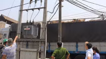 Tài xế bị điện giật tử vong lúc đang dỡ hàng 