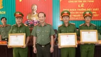 Khen thưởng các cá nhân có thành tích xuất sắc của Công an huyện Kế Sách 